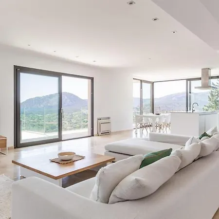 Contemporary With Pool And Spectacular Views